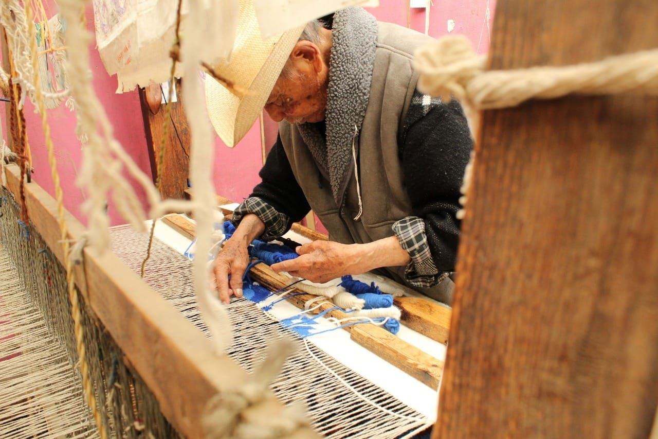 Elaboran mexiquenses Artesanía
Textil para época invernal.