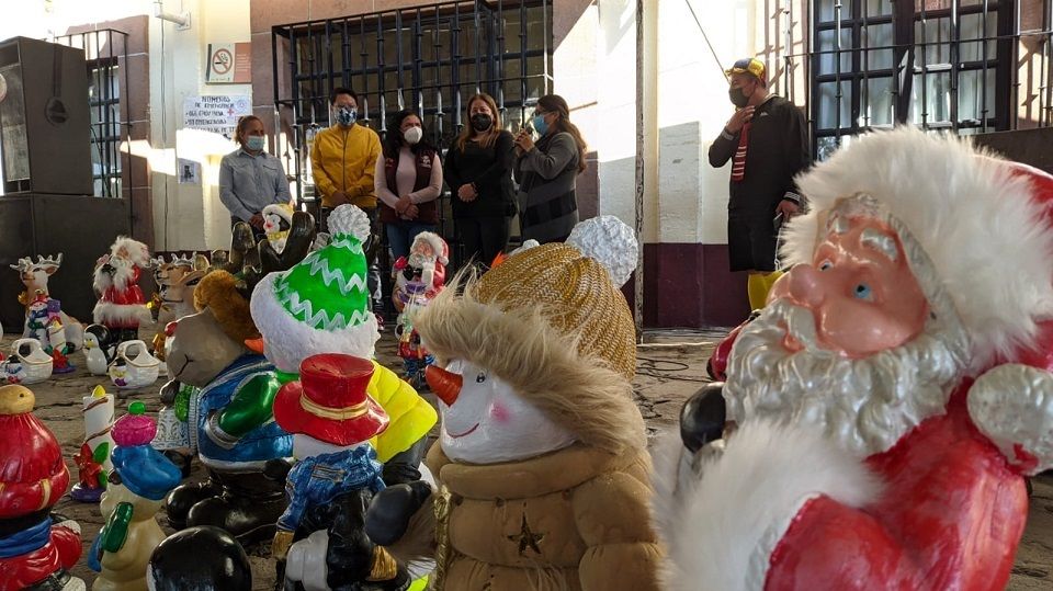 Presentan autoridades de Tepetlaoxtoc Expo Navidad artesanías de Yeso