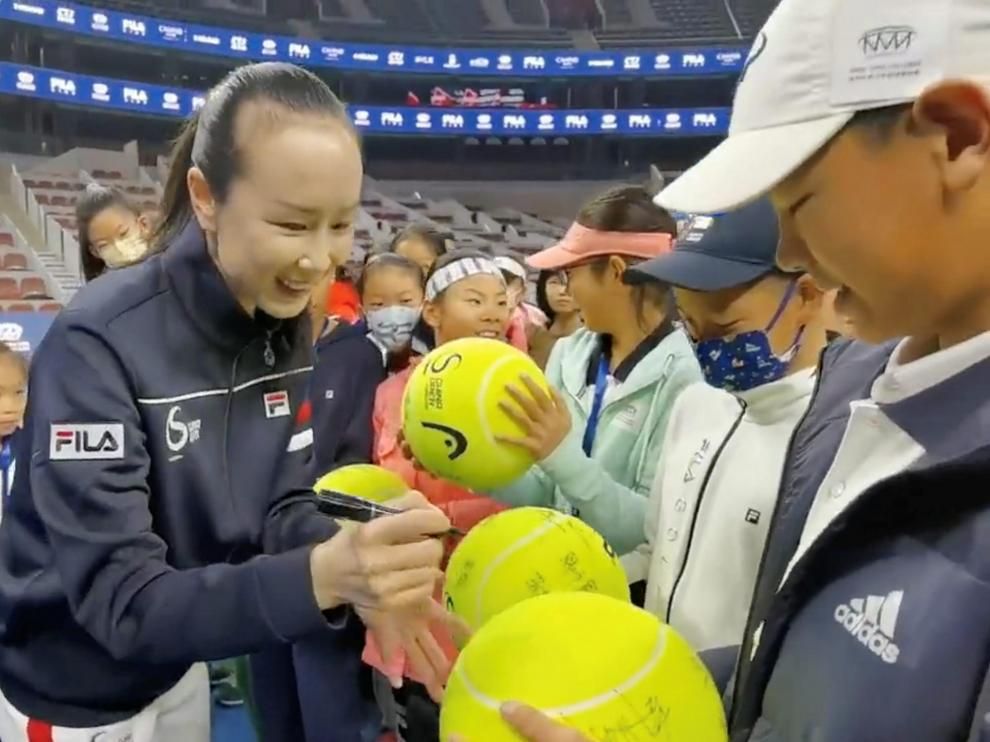  Habría aparecido la tenista china, según versiones oficiales
