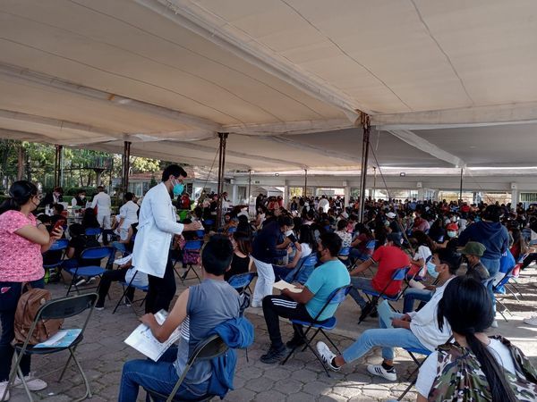En el Deportivo Silverio Pérez se vacuna a jóvenes Texcocanos