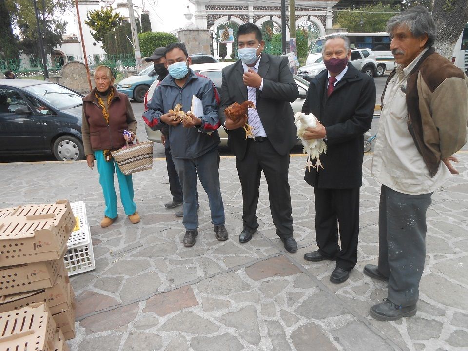 Gobiernos entregan paquetes "Aves de Corral a Bajo Costo" en Chiautla