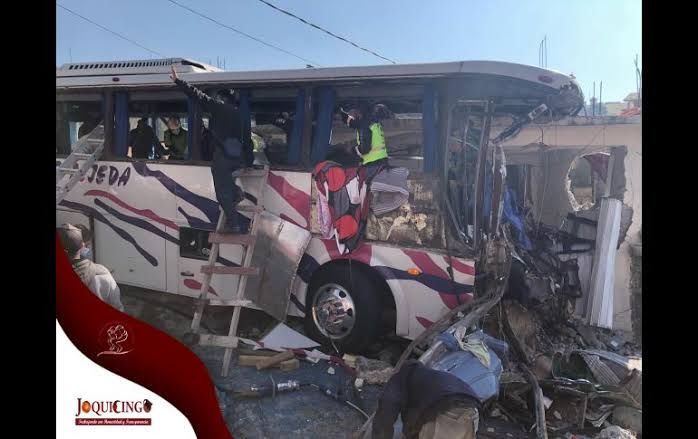 Coordinan Edoméx y Michoacán apoyo a víctimas de accidente en Joquicingo