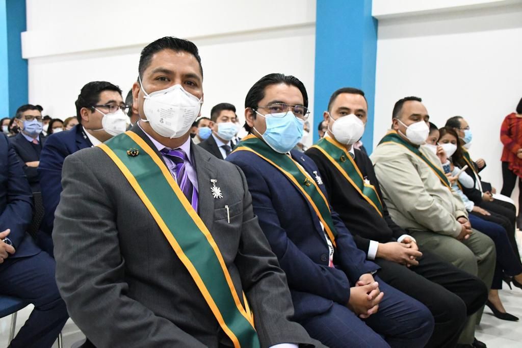Condecoran a trabajadores de la salud por su labor durante la pandemia