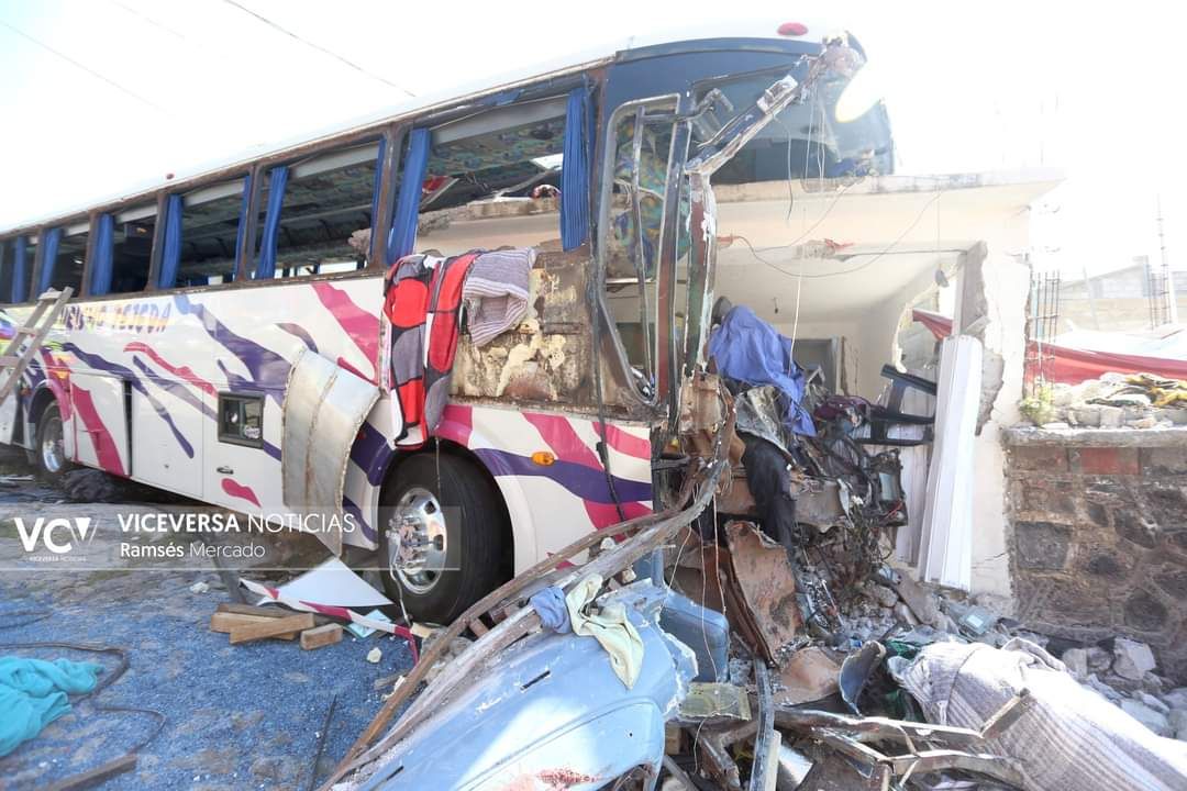 Continúan hospitalizados 17 lesionados del accidente carretero en Joquicingo