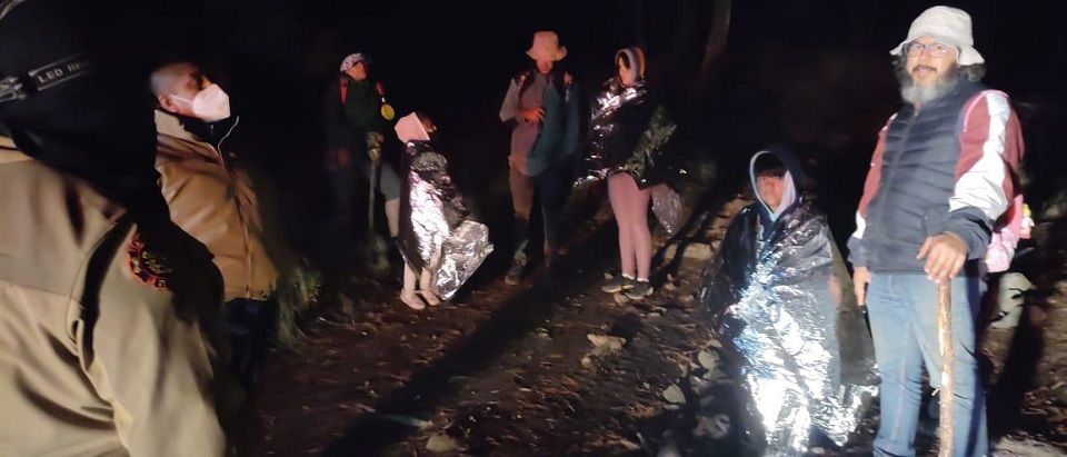 Rescatan Protección Civil y Policía de Texcoco a seis personas en el monte Tláloc