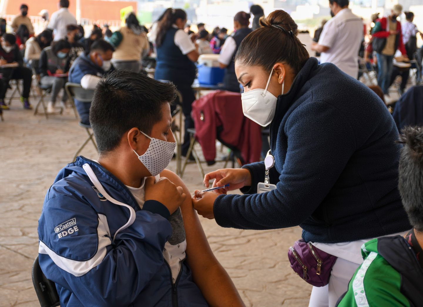 #En Chimalhuacán vacunan contra COVID-19 a jóvenes de 15 a 17 años
