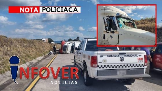 Tráiler provoca cierre vial al volcarse en autopista Córdoba–Entronque La Tinaja. 

