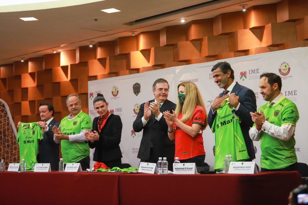 Firma Bravos de Liga Mx convenio con la SRE para buscar talento mexicano en EU
