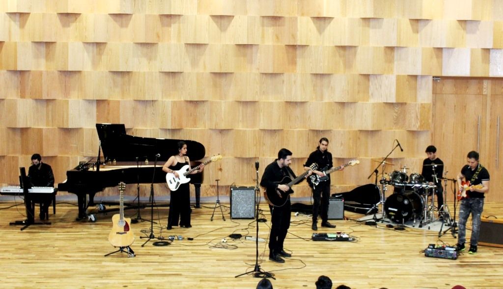 El público mexiquense disfruta del concierto ’Fuego’ con Ayax Andoni en la sala de conciertos ’Laszlo Frater’
