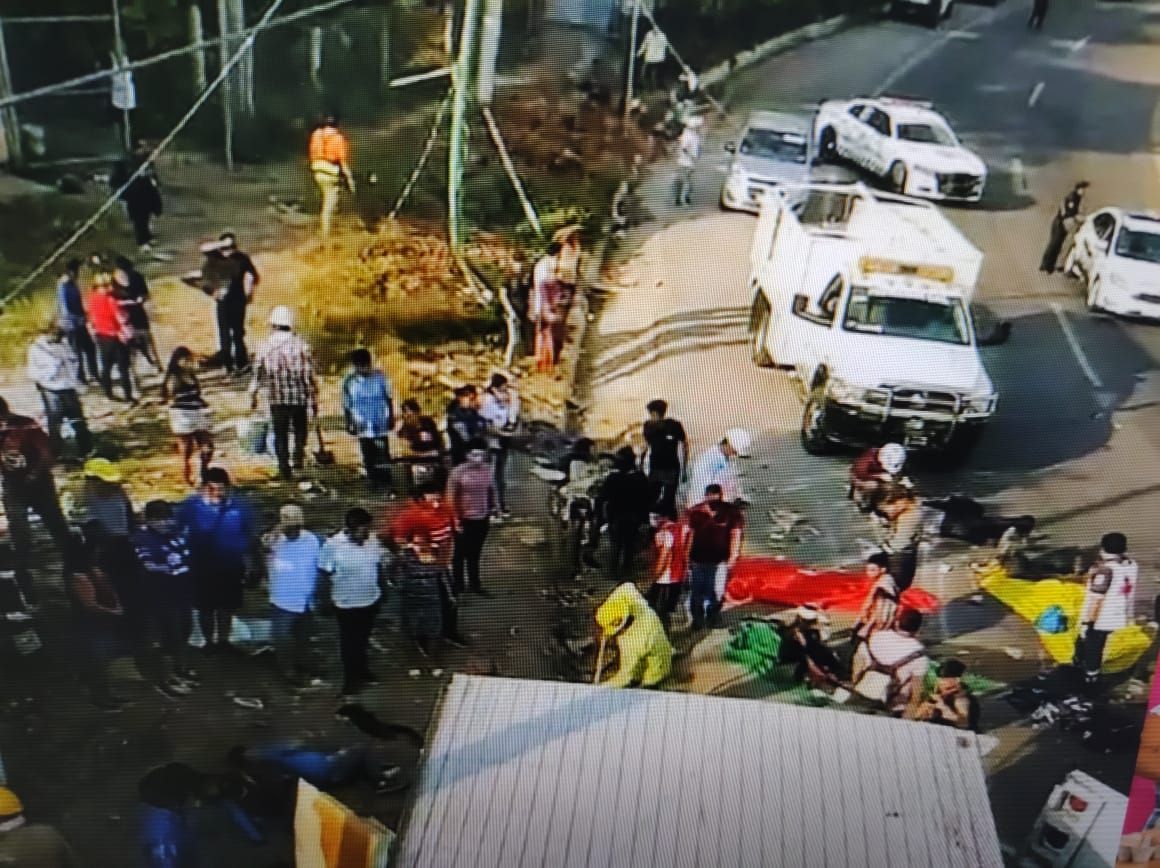 #Tragedia en Chiapas, mueren 53 migrantes al volcar el camión en el que viajaban