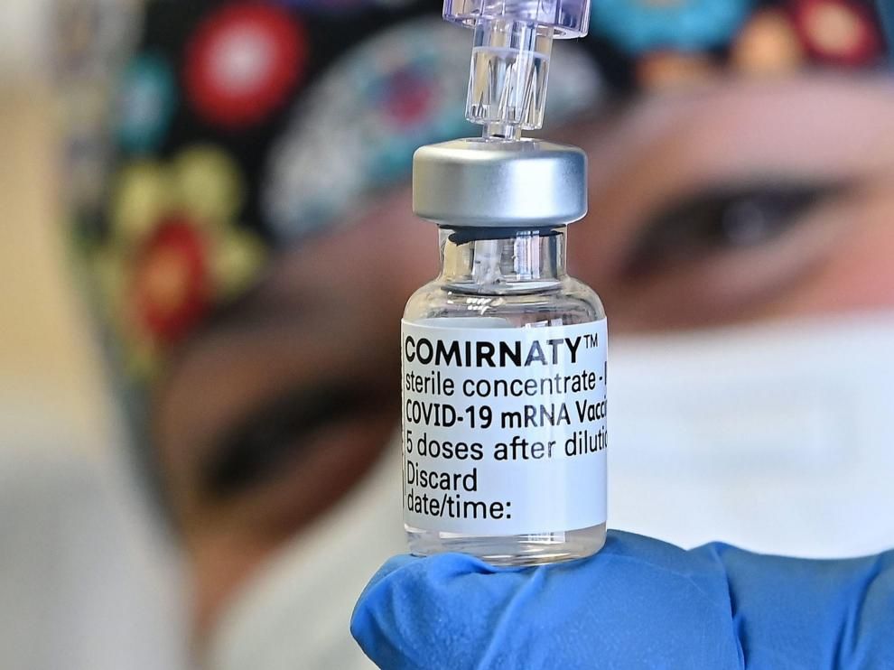 Dos dosis de la vacuna Pfizer no protegen contra Ómicron: cofundador de BioNTech