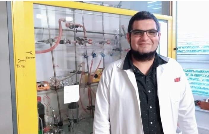 Estudiante de la UNAM prueba fármacos que se activan con la luz para combatir el cáncer