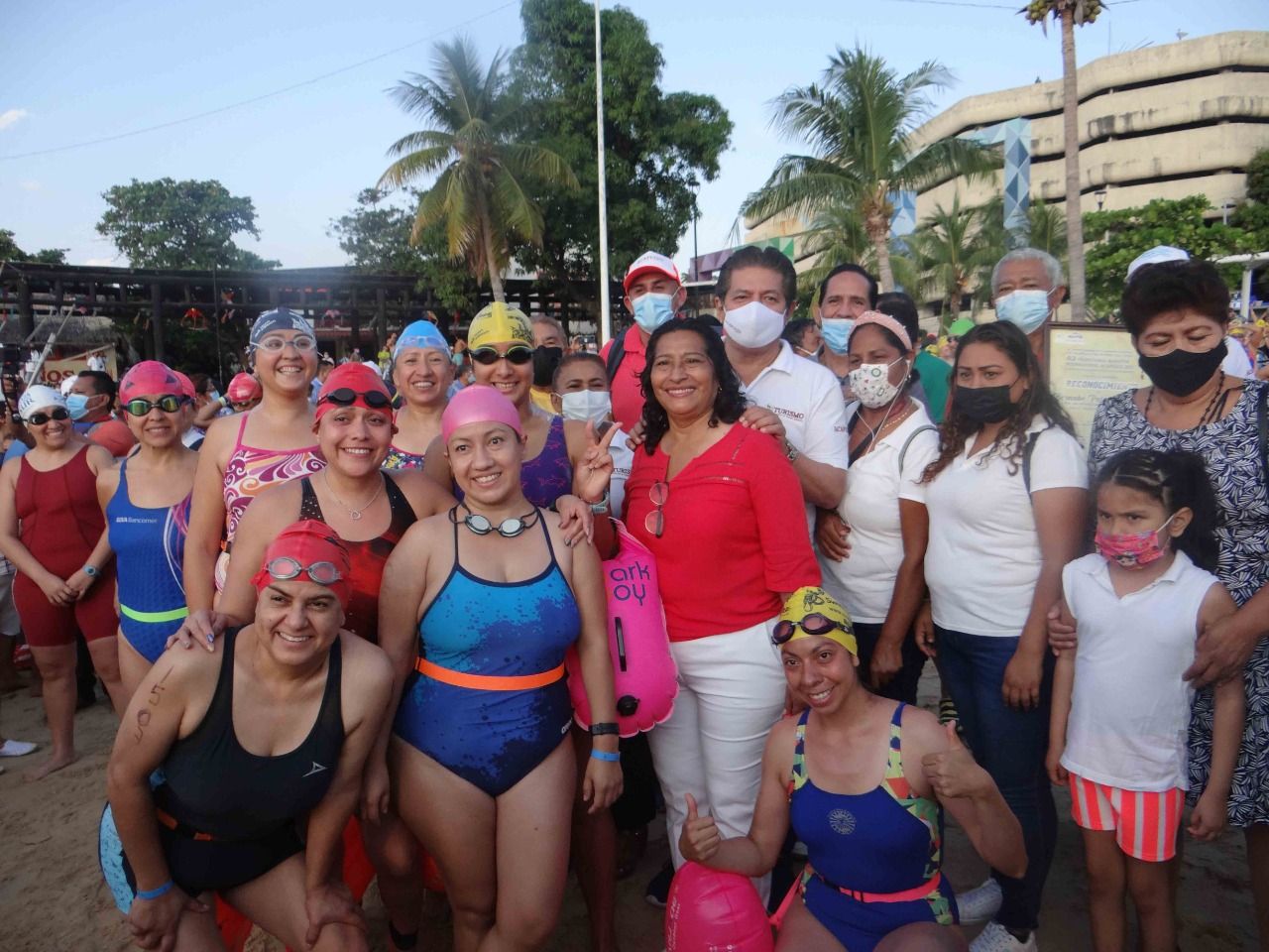 Da alcaldesa silbatazo del Maratón Internacional de Acapulco
