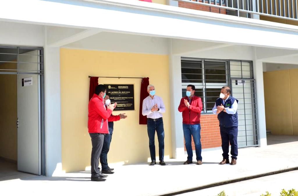 Alfredo del Mazo entrega rehabilitación de la secundaria ’Simón Bolivar’ en Tonatitla en beneficio de más de 650 estudiantes
