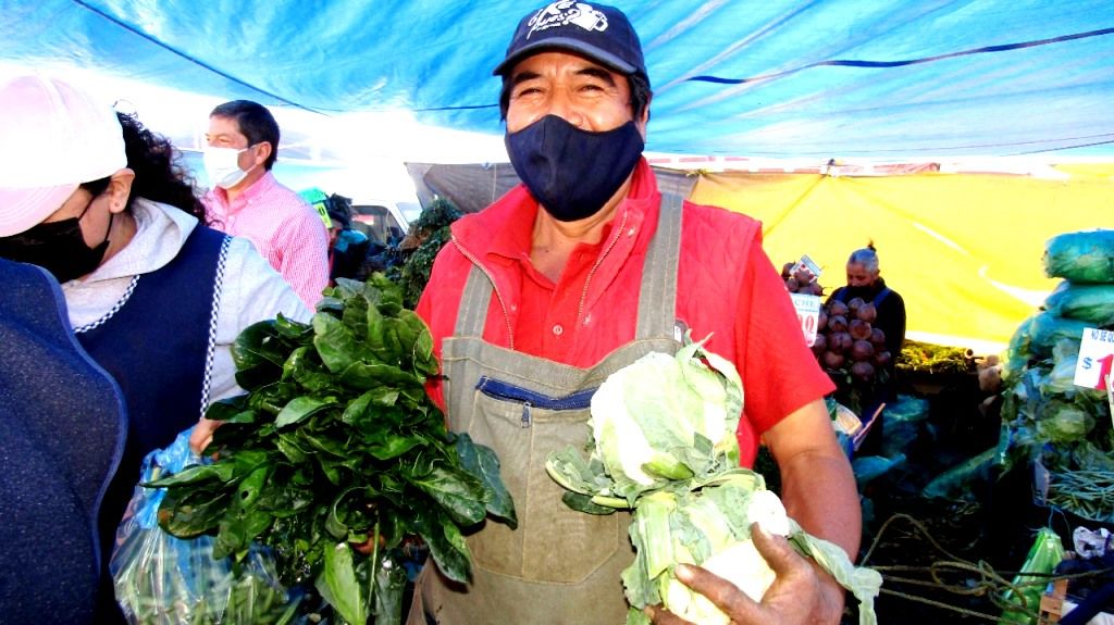 La Unión de Comerciantes de Santiago Tianguistenco dona alimentos a instituciones de asistencia privada

