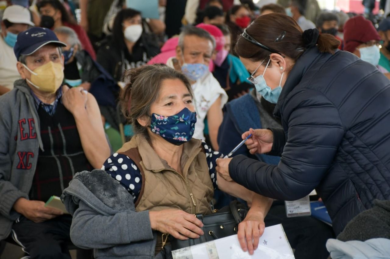 144 mil adultos mayores de 60 años reciben refuerzo de la vacuna anti COVID-19 en Nezahualcoyotl