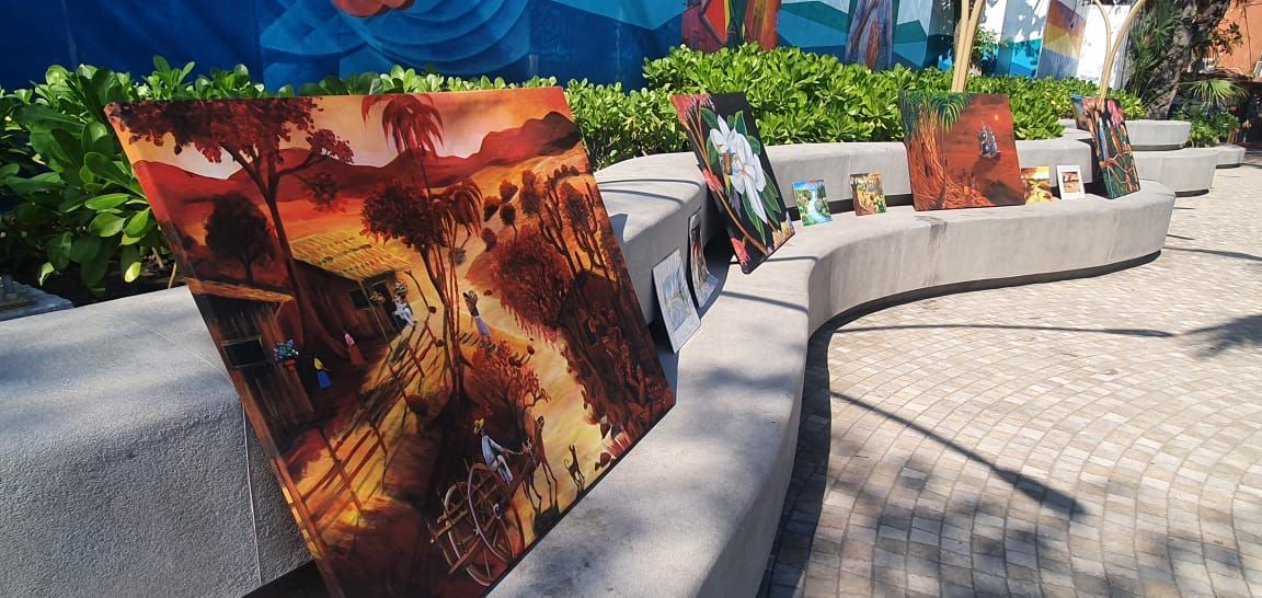 Regresan a exponer sus pinturas en la Plaza del Artista en Zihuatanejo 
