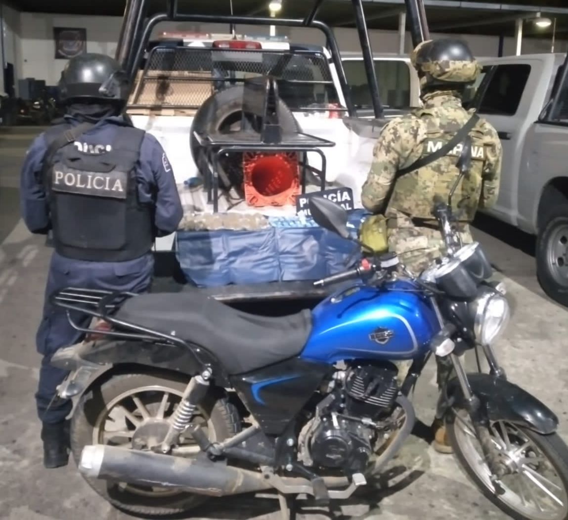 Aseguran una motocicleta y probable droga en Puerto Marqués