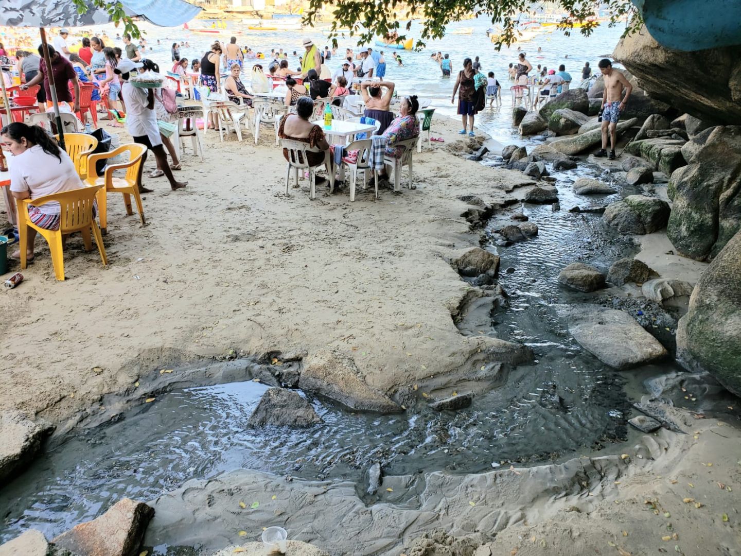 No existe derrame de aguas residuales en las
playas de Caleta y Caletilla: CAPAMA