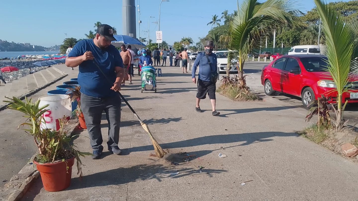 Redoblan acciones de limpieza en Acapulco; se recolectan mil toneladas de desechos tras festejos de Año Nuevo 