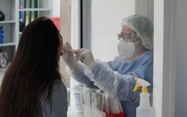 Llama IMSS Veracruz Sur a prevenir enfermedades respiratorias, por medio de vacuna contra influenza, medidas de higiene y abrigarse