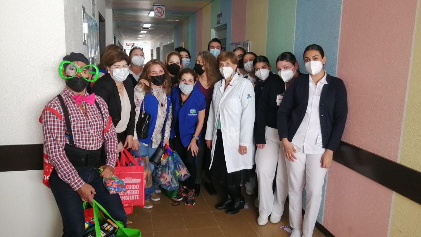 Niños hospitalizados reciben regalos y dulces por Día de Reyes