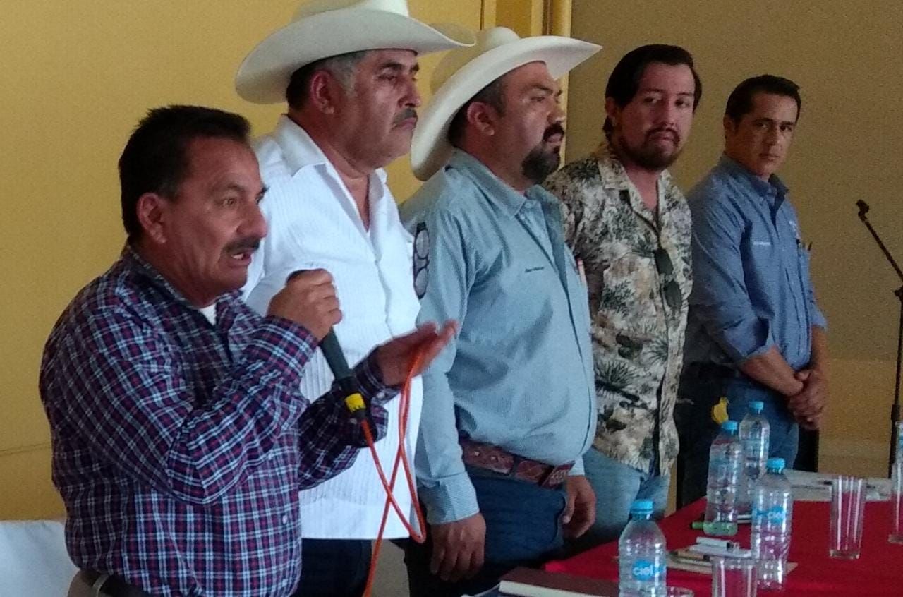 Respalda alcalde de Coscomatepec a ganaderos.