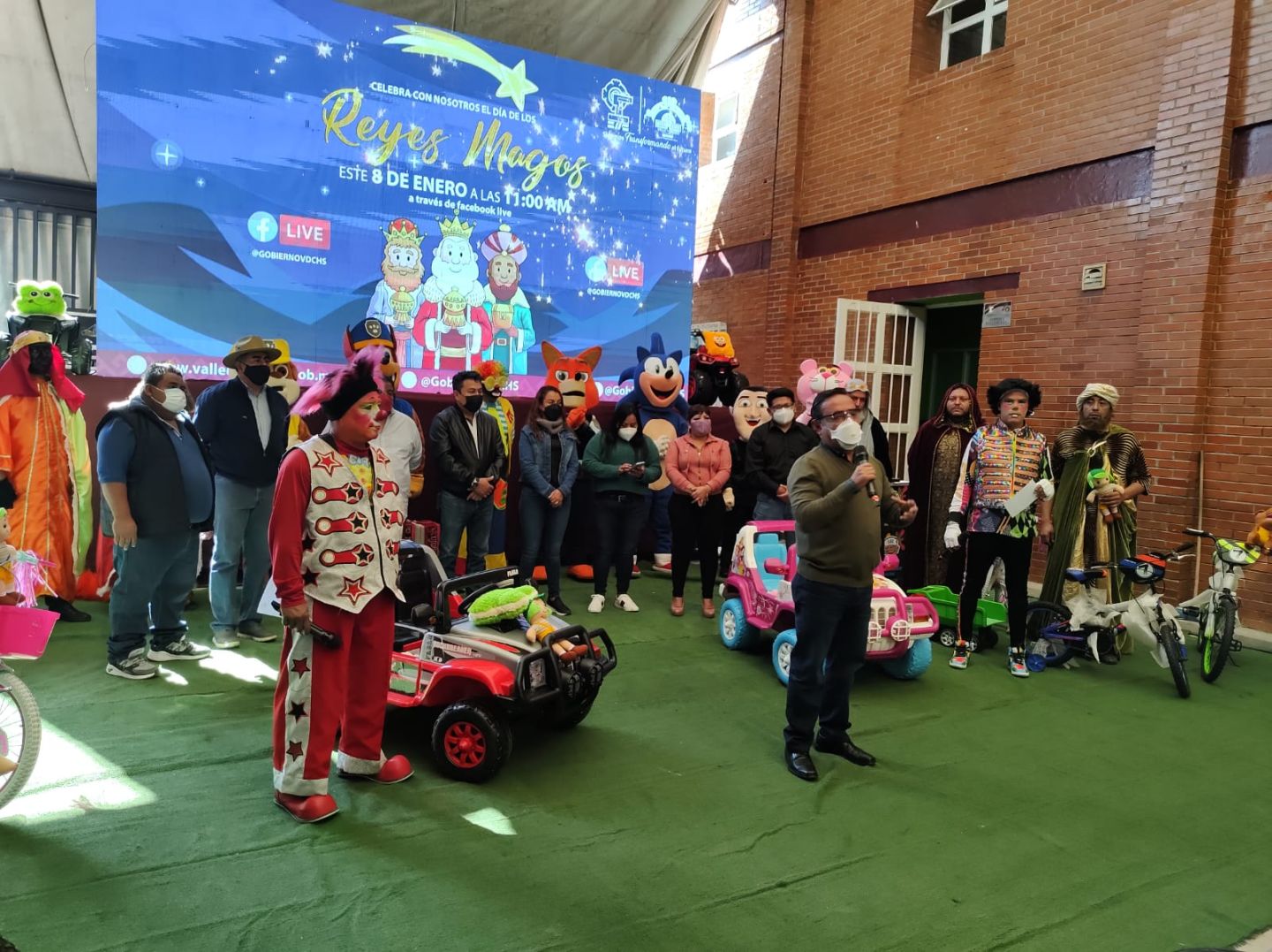 #Armando García Méndez entregó juguetes a niñas y niños por El día de Reyes