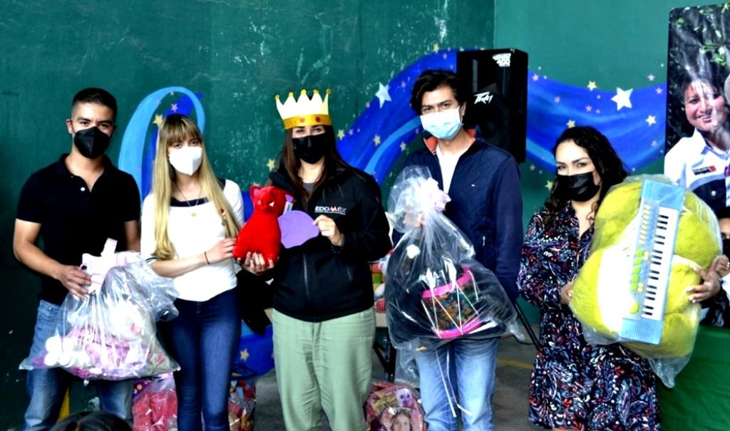 La Secretaría de la Mujer dona juguetes a niñas y niños de refugios y al DIF de San Mateo Atenco