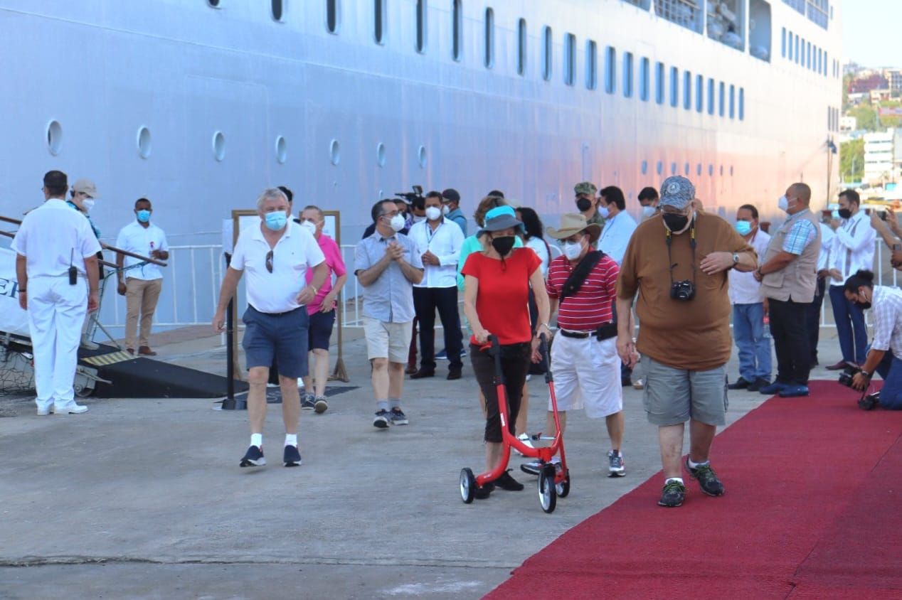 Con estrictas medidas y protocolos sanitarios, Acapulco recibe primer crucero del año
