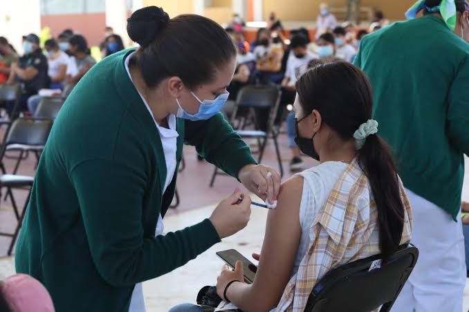 Anuncia la aplicación de segunda dosis de vacuna contra el COVID-19 a menores de 15 17 años en Amanalco y Ocuilan 