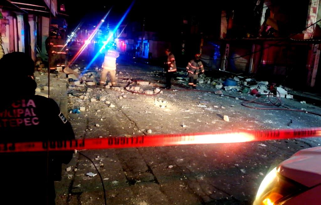 Servicios de emergencia atienden explosión en vivienda de Ecatepec