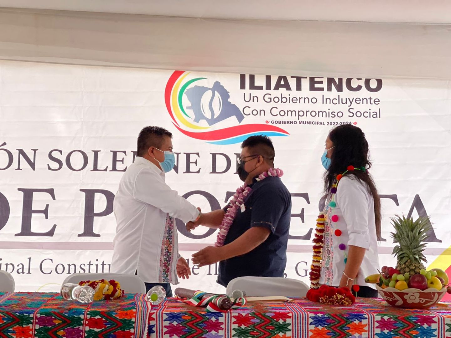 Diputado Masedonio Mendoza toma protesta  a nuevo alcalde de Iliatenco y su Cabildo