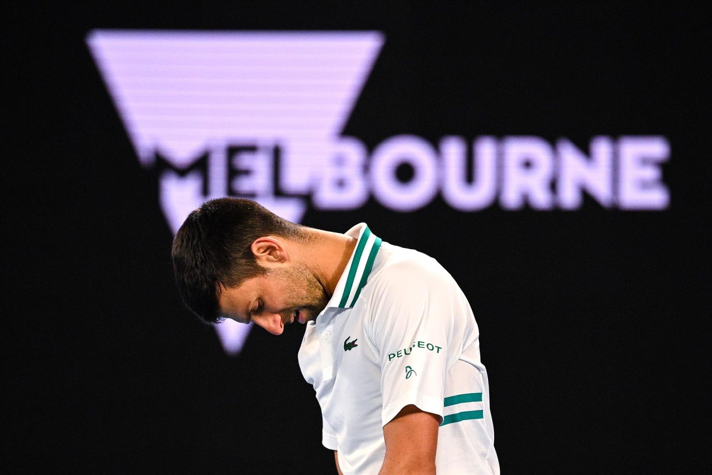 Djokovic pierde batalla judicial y es deportado de Australia