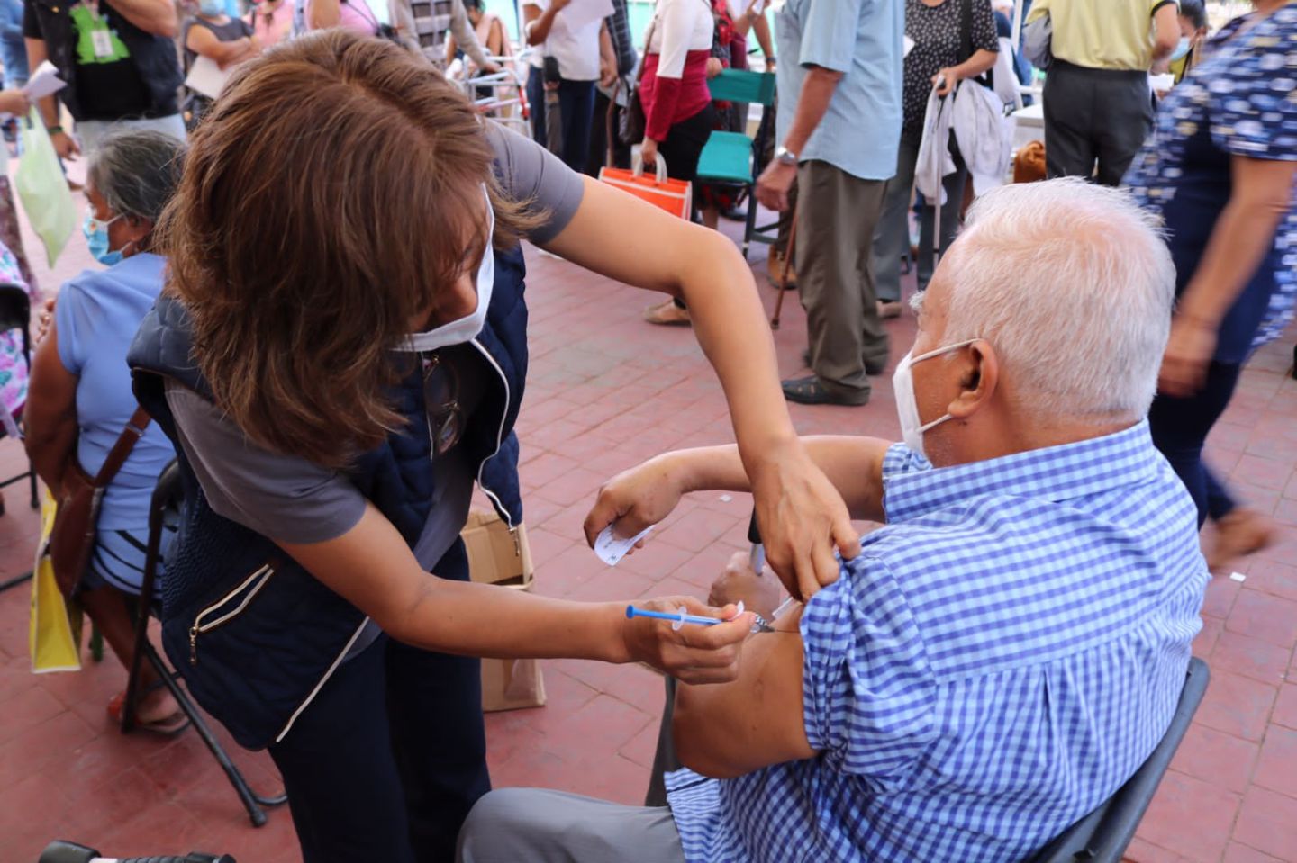 Aplican 4 mil dosis de refuerzo a adultos mayores en Chilpancingo