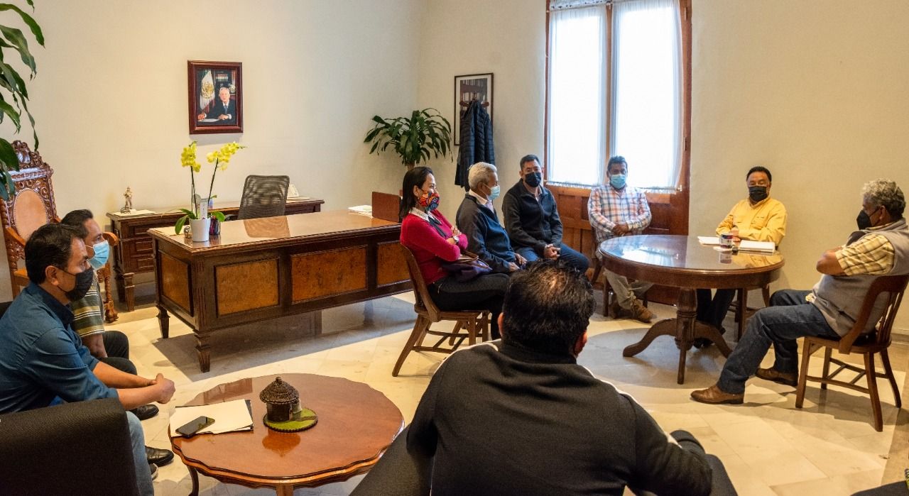 Recibe Alcalde a grupo de locatarios del Revolución