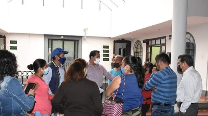 RECIBE ALCALDE A COMITÉ DE AGUA DE LOS PUEBLOS UNIDOS