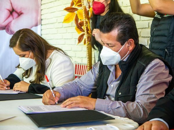 Maricela Melo Rojas, participa en la firma de convenio entre COPLADEM y los municipios de la región Teotihuacán