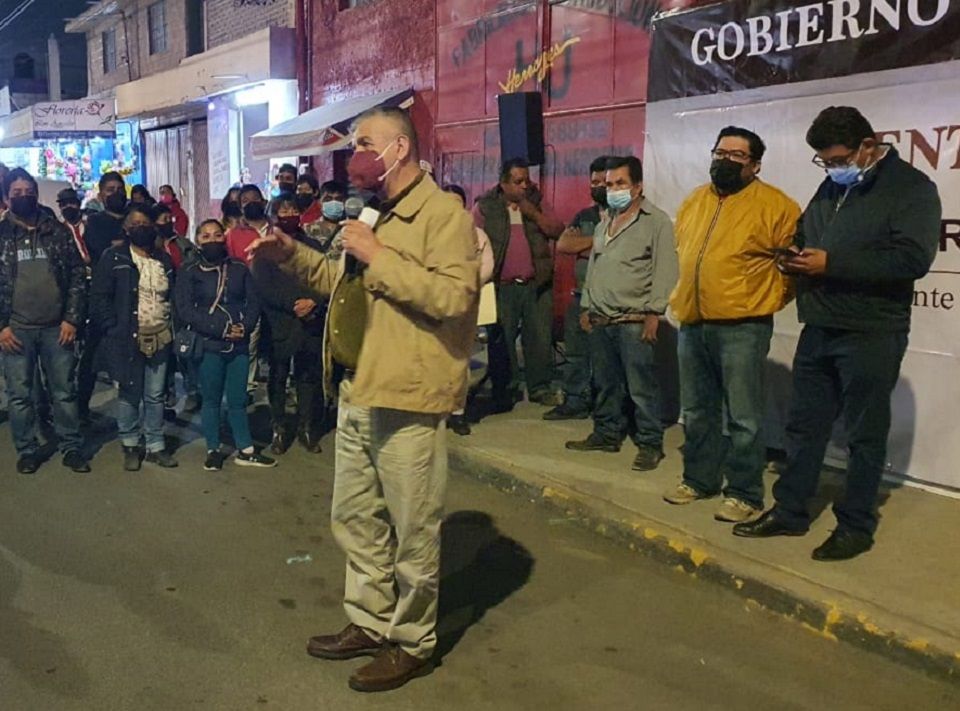 Rigoberto Cortés rehabilita alumbrado para inhibir la delincuencia