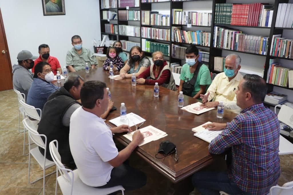 El gobierno de Guerrero entregó reconocimientos a la trayectoria de voceadores y expendedores de revistas