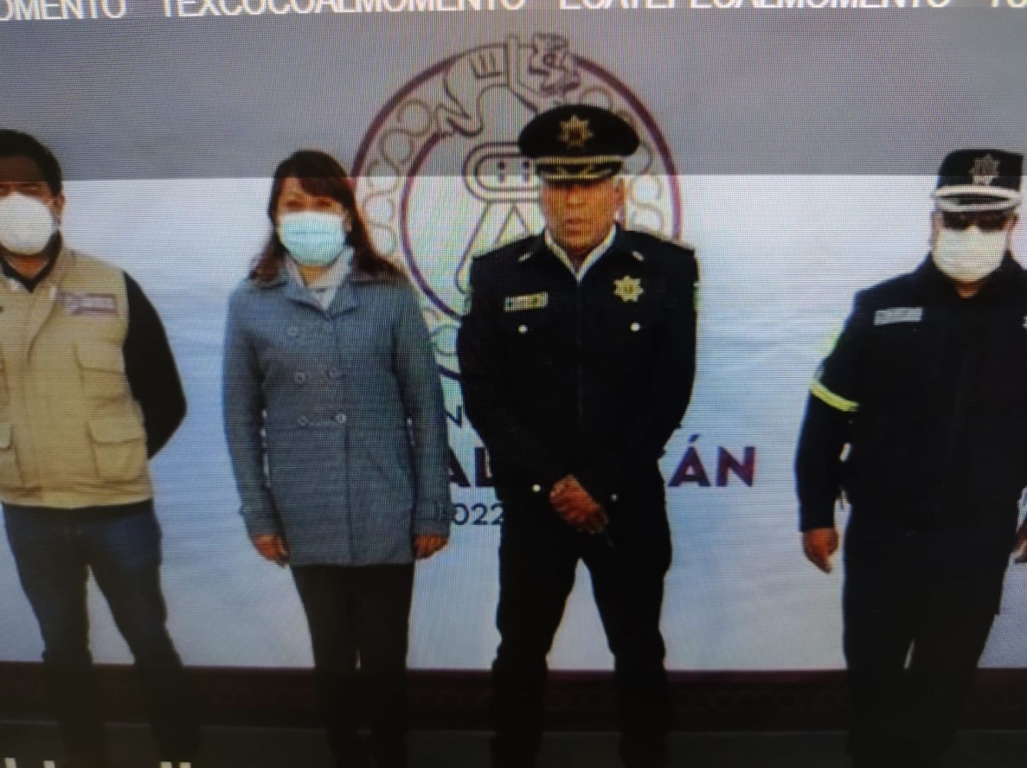 #La presidenta municipal de Chimalhuacán Xóchitl Flores reconoció a policías 