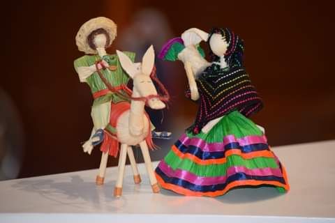Ecatepec sobresale en elaboración de artesanías con hojas de maíz 