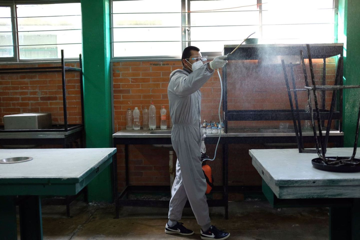 #En Chimalhuacán sanitizán 617 escuelas para evitar contagios de COVID- 19