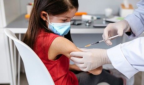 Preocupan a expertos los menores de edad no vacunados, ante las nuevas variantes
