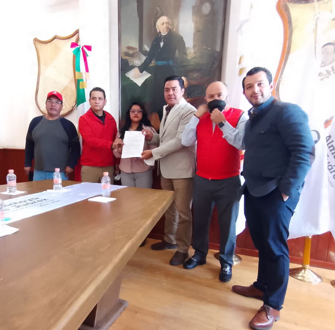 Almoloyenses firman minuta de trabajo para el progreso de su pueblo
 