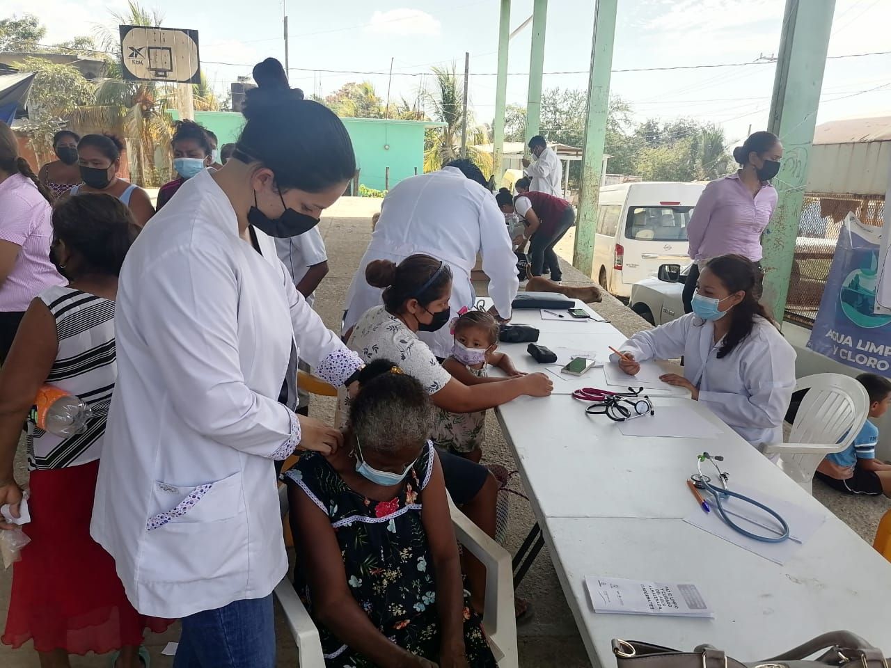Lleva Salud Municipal brigada integral médica a La Estación