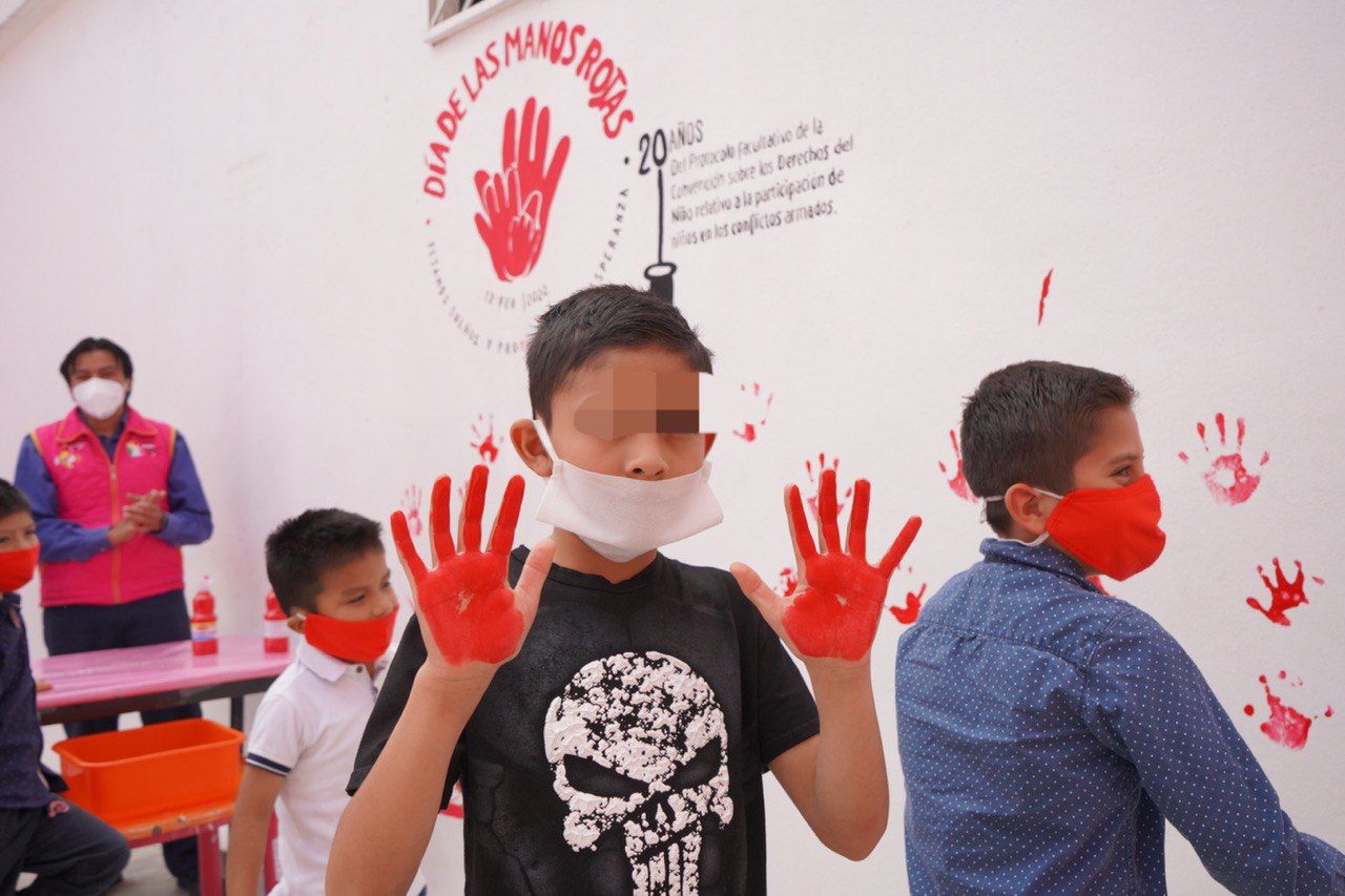 # Niños del  DIF-Neza pintan mural por la paz