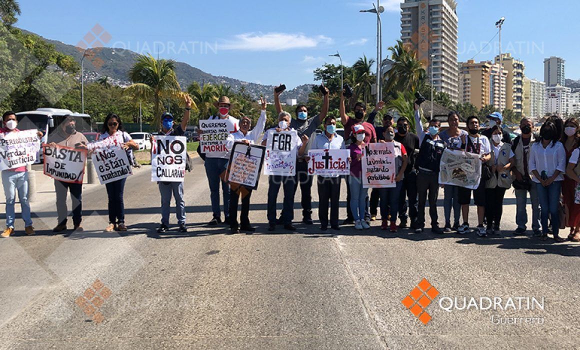 Protestan en Acapulco por el crimen del periodista Heber López en Oaxaca