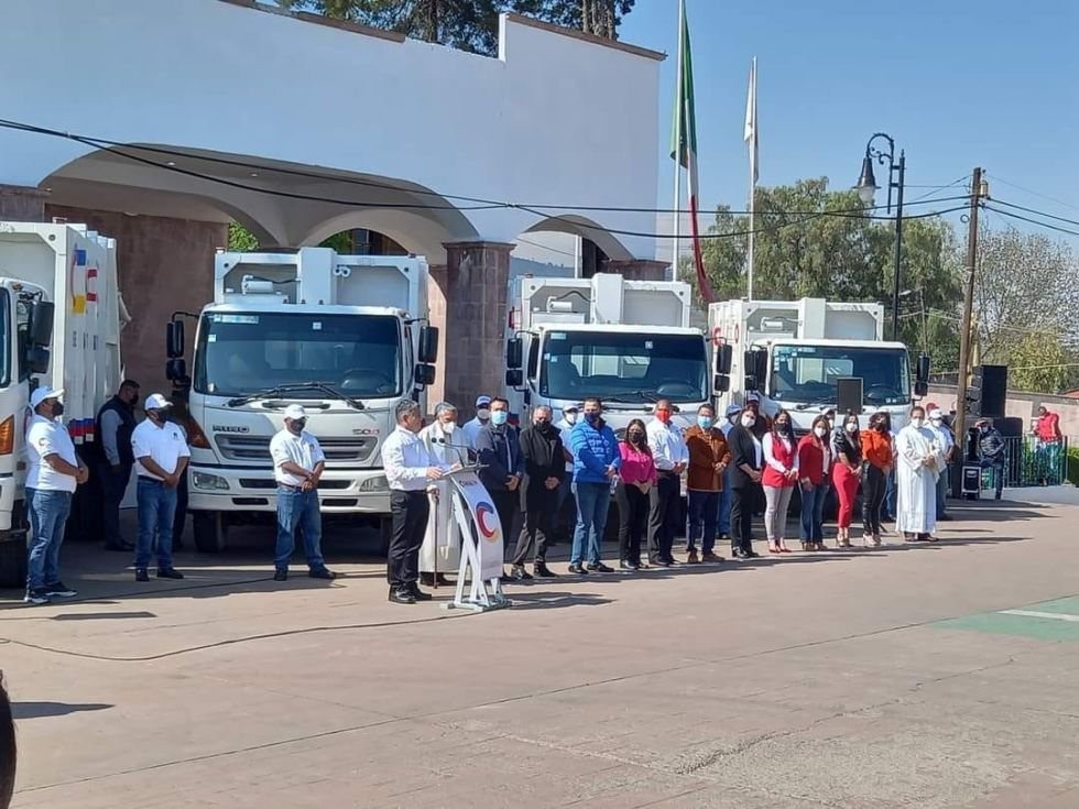 Alcalde de Coacalco da el banderazo a 20 camiones recolectores de basura