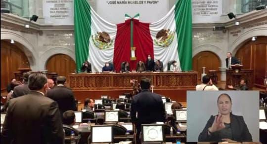 A mentadas de madre sesionan diputados en el Estado de México